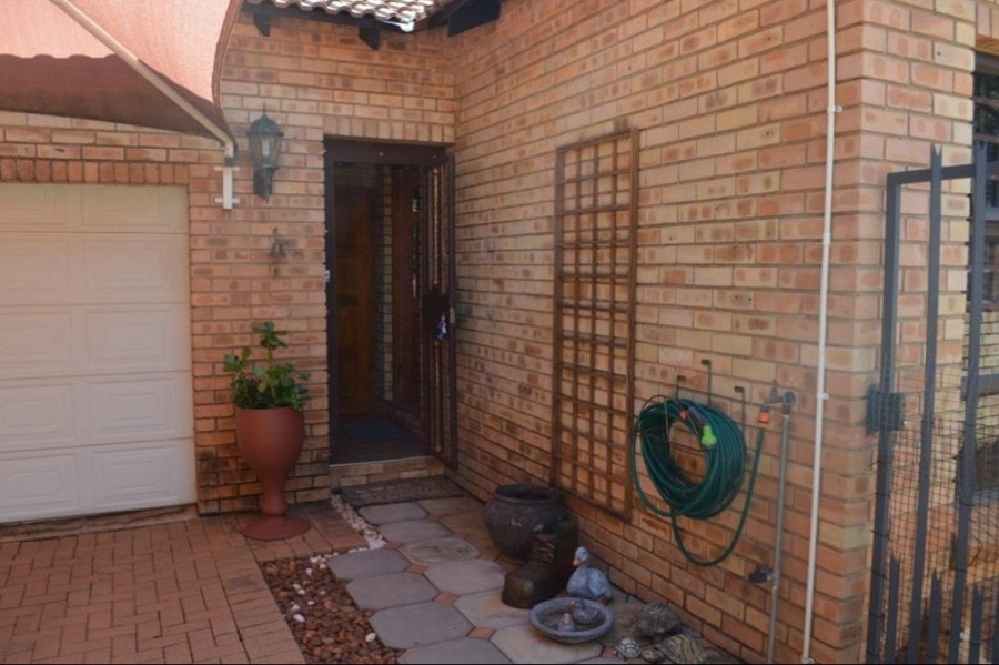 3 Bedroom Property for Sale in Wilkoppies North West